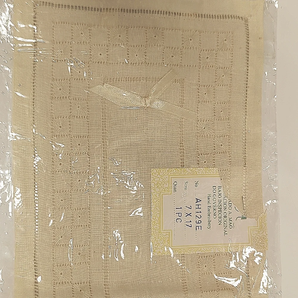 Hand embroidered linen toilet paper hanger